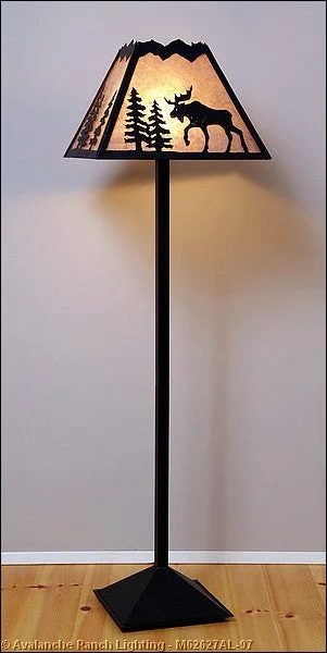 Metal Floor Lamp with a Matte Black Finish for a Sleek LookLamps - Floor Lamps