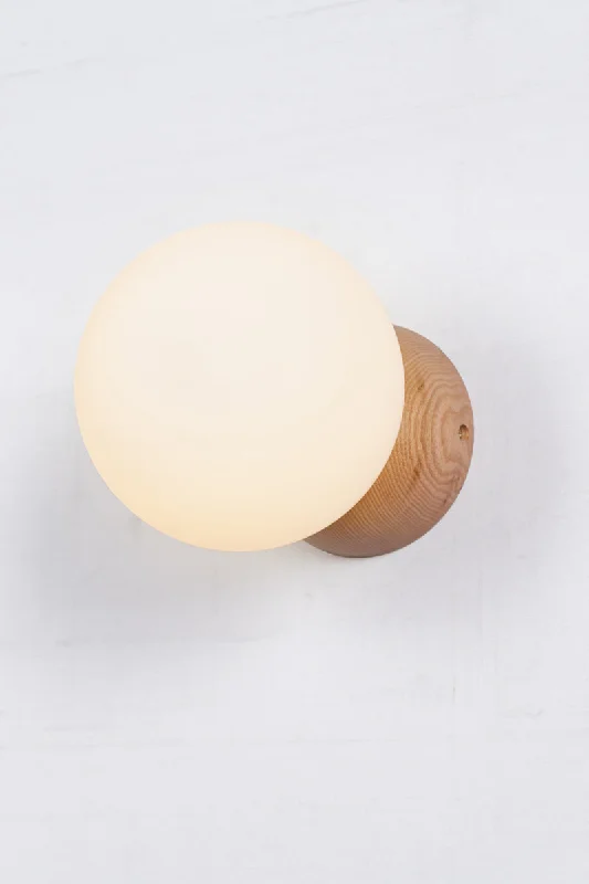 Low - Bay Industrial Lighting Fixtures for Small FactoriesOslo Glass Wood Wall Light