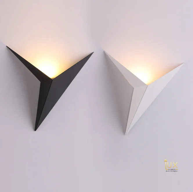 metal wall lamps with a matte black finish for a sleek and modern lookDóvv LEDs Wall Lamp