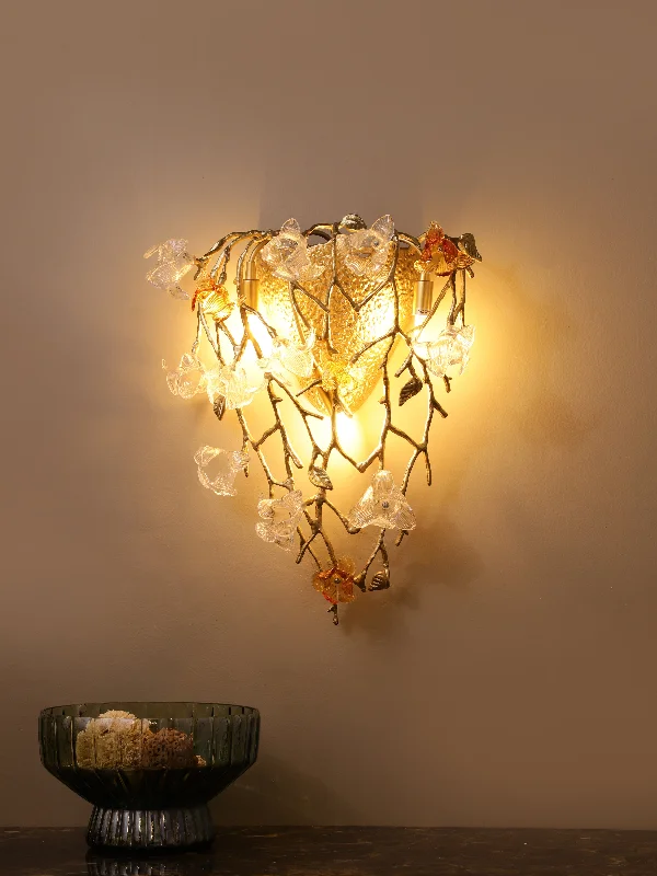 leather wall lamps with a distressed texture for a rugged and stylish lookDreamway Wall Light