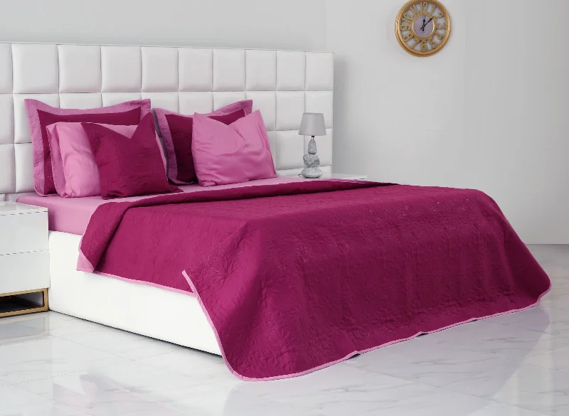 gothic style bedspreads with dark colors and ornate details for a mysterious bedroom7 PCs Ultrasonic Bed Spread Set-Lilac Over Plum