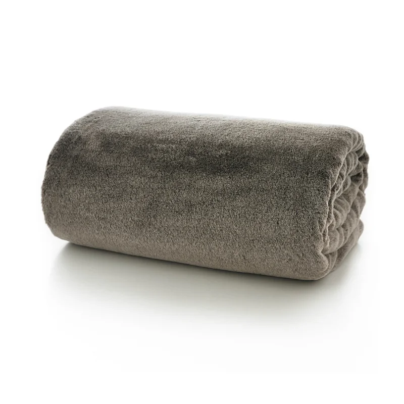 bohemian bedspreads with vibrant colors and patterns for an eclectic decorHawthorn - Brown Faux Fur Throw 150x200cm