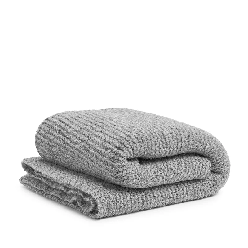 Silk blankets with a smooth and elegant touchAlpaca knit blanket grey