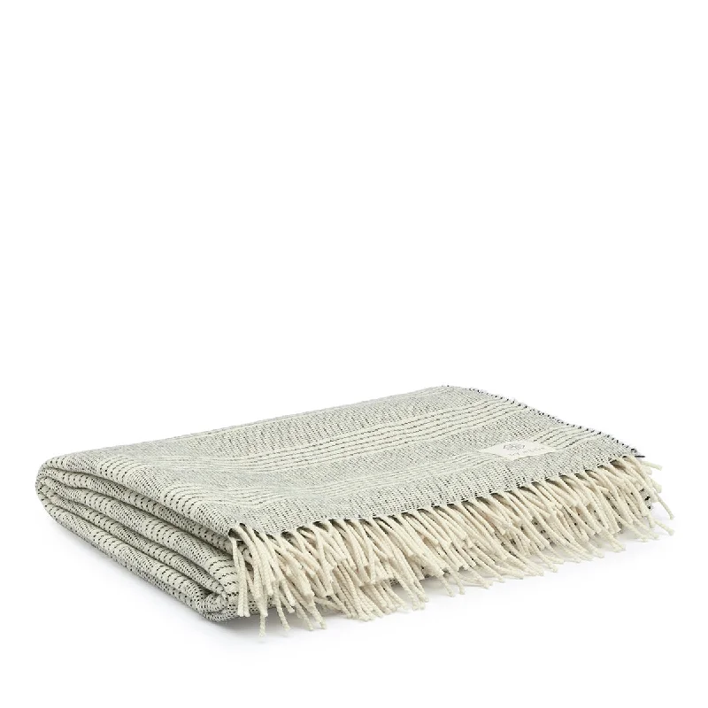 Recycled polyester blankets for an eco - conscious optionAlpaca stripes blanket
