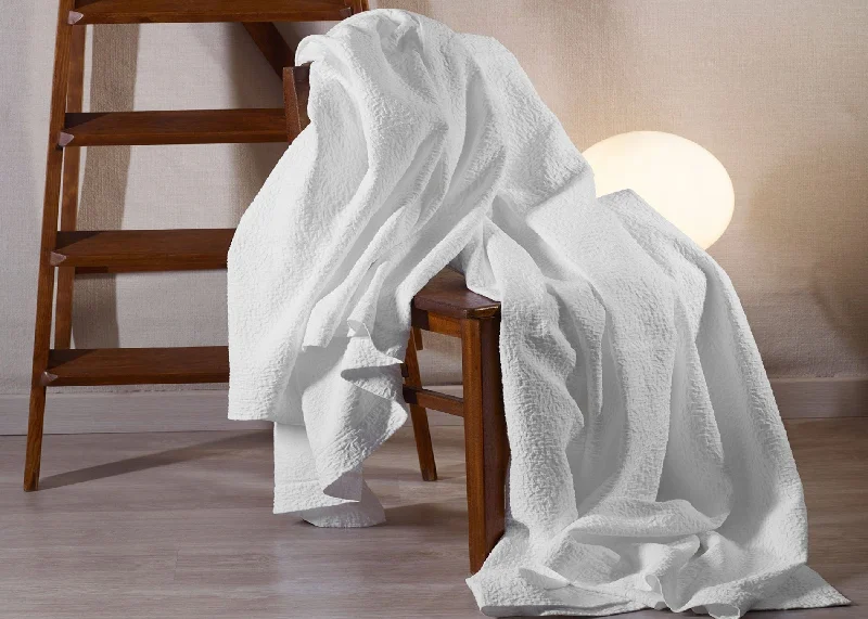 bohemian bedspreads with vibrant colors and patterns for an eclectic decorAmalia "Tamara" Matellase Quilt Bedspread in White bohemian bedspreads with vibrant colors and patterns for an eclectic decorAmalia "Tamara" Matellase Quilt Bedspread in White