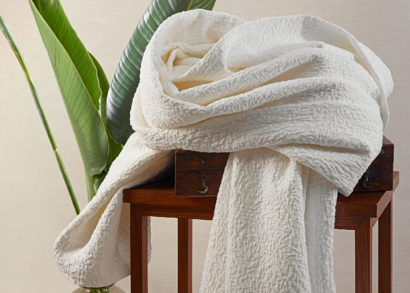 country style bedspreads with floral prints and gingham accents for a homely feelAmalia "Tamara" Matellase Quilt Bedspread in Cream country style bedspreads with floral prints and gingham accents for a homely feelAmalia "Tamara" Matellase Quilt Bedspread in Cream