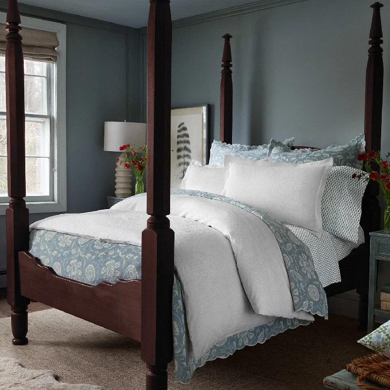 Bamboo - charcoal - filled duvets to absorb odors and regulate temperatureAmina Ecru Duvet Set Bamboo - charcoal - filled duvets to absorb odors and regulate temperatureAmina Ecru Duvet Set