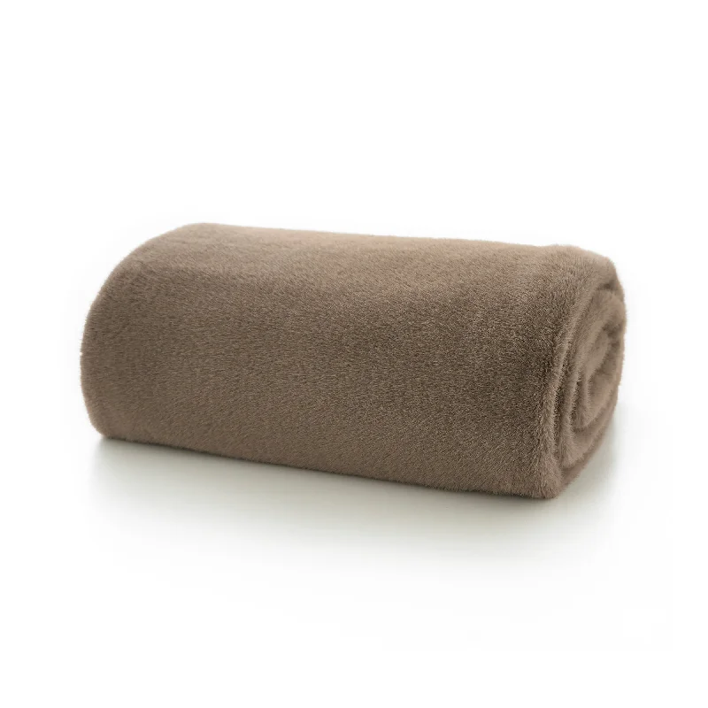 baroque style bedspreads with rich fabrics and elaborate designs for a luxurious lookWeybridge - Faux Fur Fawn Throw 130x180cm baroque style bedspreads with rich fabrics and elaborate designs for a luxurious lookWeybridge - Faux Fur Fawn Throw 130x180cm