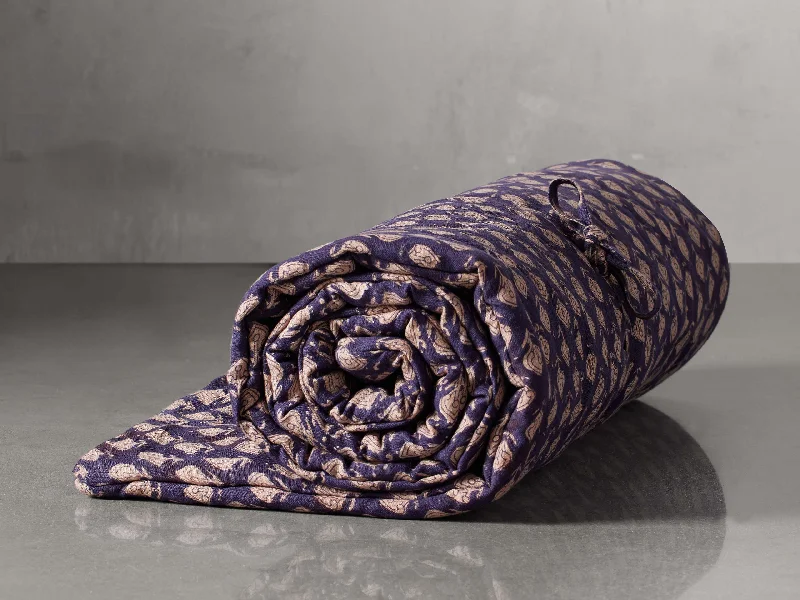 Cotton blankets for breathability and a lightweight feelAvisa Throwbed