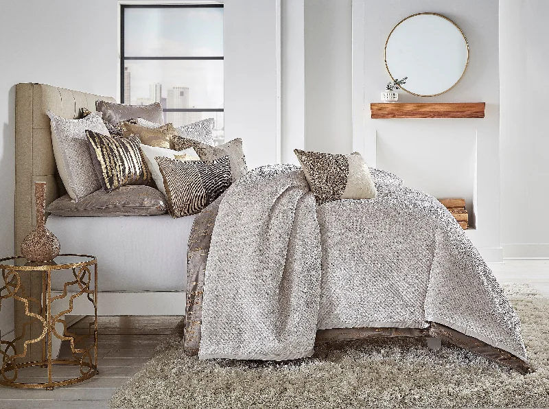Hypoallergenic down duvets with special treatment for allergy sufferersAviya Light Beige Duvet Hypoallergenic down duvets with special treatment for allergy sufferersAviya Light Beige Duvet