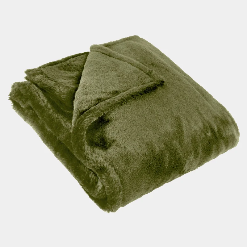 bohemian bedspreads with vibrant colors and patterns for an eclectic decorBanbury - Olive Faux Fur Throw 150x200cm bohemian bedspreads with vibrant colors and patterns for an eclectic decorBanbury - Olive Faux Fur Throw 150x200cm