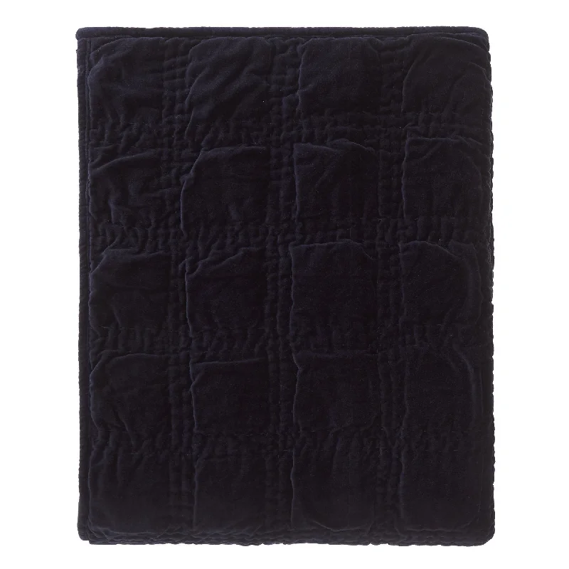 country style bedspreads with floral prints and gingham accents for a homely feelSamana Velvet Quilt [Dark blue]