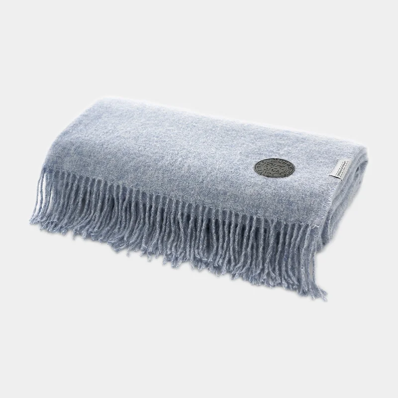 victorian style bedspreads with intricate embroidery for a classic and elegant touchBergen - Denim Throw 130x180cm