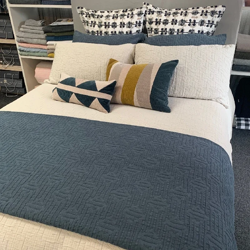 silk bedspreads with a luxurious and smooth textureCAPSULE BEDSPREAD SETS, COMFORTER SETS & COVERLET SETS silk bedspreads with a luxurious and smooth textureCAPSULE BEDSPREAD SETS, COMFORTER SETS & COVERLET SETS