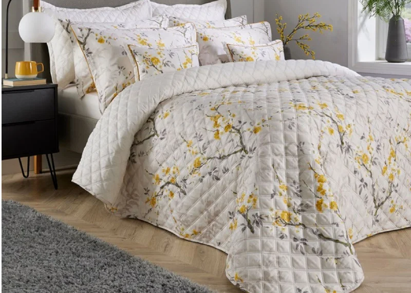 minimalist japanese style bedspreads with simple and clean linesChristy "Chinoiserie" Bedspread Sets in Ochre (Yellow) minimalist japanese style bedspreads with simple and clean linesChristy "Chinoiserie" Bedspread Sets in Ochre (Yellow)