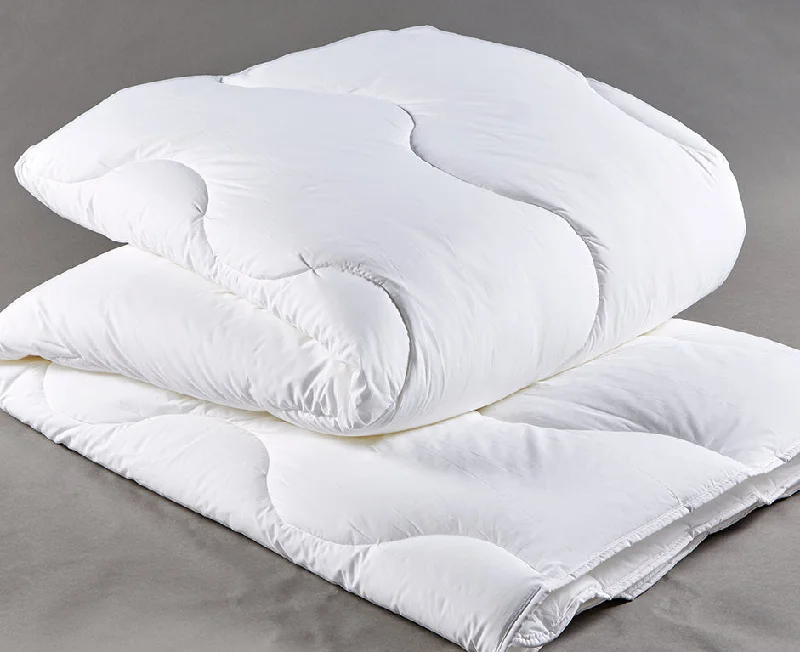 Silk - filled duvets for a luxurious and smooth sleeping experienceClarence Siliconised Fibre Hypoallergenic Duvet Silk - filled duvets for a luxurious and smooth sleeping experienceClarence Siliconised Fibre Hypoallergenic Duvet