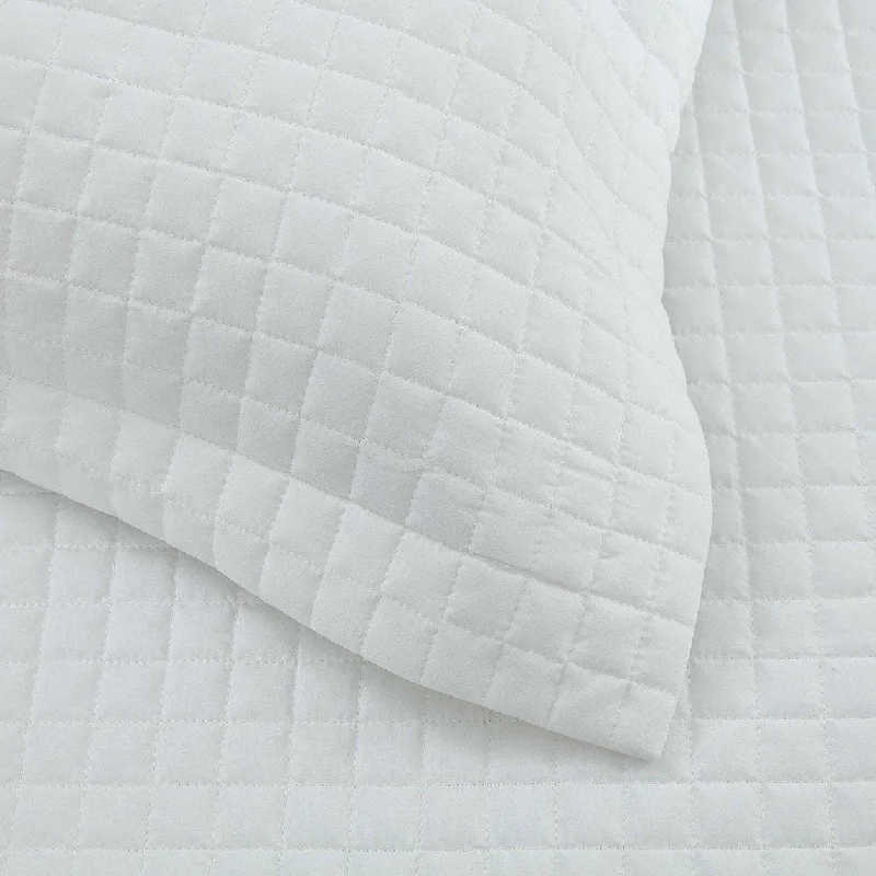 mid - century modern bedspreads with iconic shapes and colors for a stylish spaceClassic 3 Piece Quilt Set mid - century modern bedspreads with iconic shapes and colors for a stylish spaceClassic 3 Piece Quilt Set