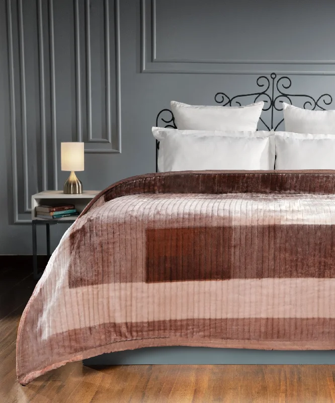 King - size blankets to cover large beds comfortablyClassic Tranquil Touch Double Blanket, 4kg, Harvey King - size blankets to cover large beds comfortablyClassic Tranquil Touch Double Blanket, 4kg, Harvey