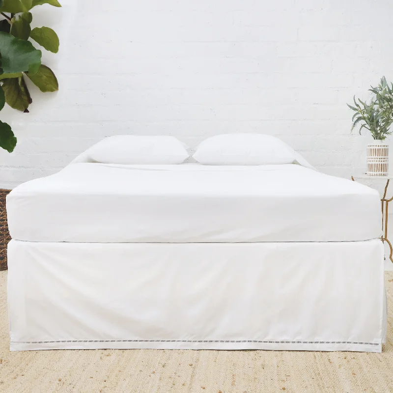 Bed skirts for beds with a canopy frameBed skirts for beds with a curved frameComo Ladder Stitch Cotton Sateen Bedskirt Bed skirts for beds with a canopy frameBed skirts for beds with a curved frameComo Ladder Stitch Cotton Sateen Bedskirt