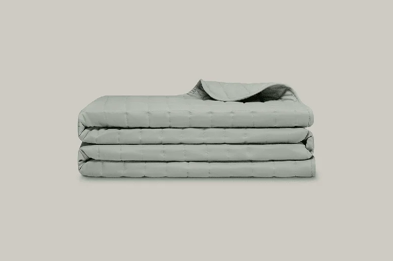 Cashmere blankets for ultimate softness and luxuryComphy SoftSpa™ Quilted Blanket