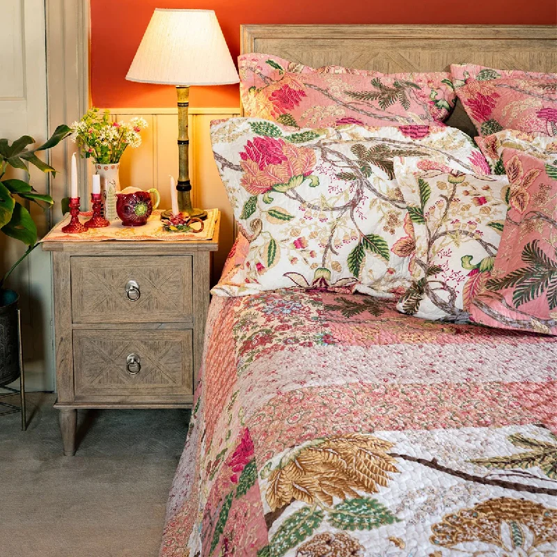baroque style bedspreads with rich fabrics and elaborate designs for a luxurious lookConstance Pink Bedspread baroque style bedspreads with rich fabrics and elaborate designs for a luxurious lookConstance Pink Bedspread