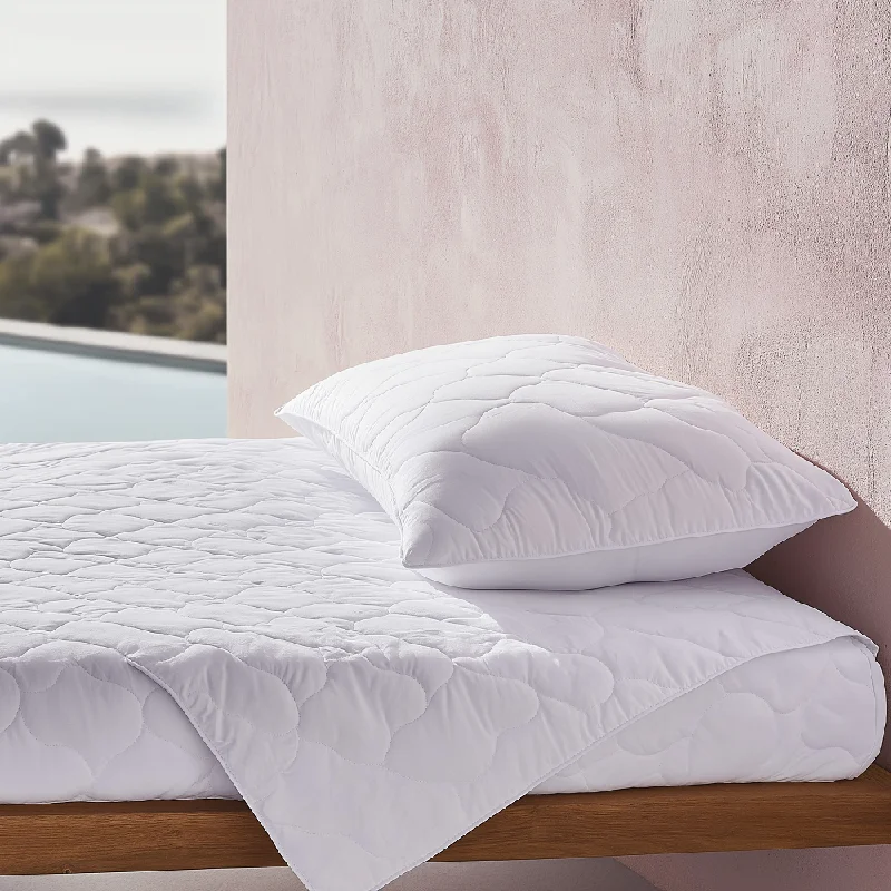 Memory - foam - infused duvets for added body - contouring comfortCoolmax® Summer 2.5 Tog Duvet Memory - foam - infused duvets for added body - contouring comfortCoolmax® Summer 2.5 Tog Duvet