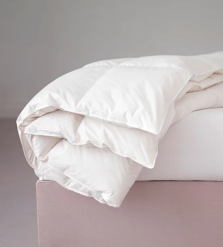 Silk - filled duvets for a luxurious and smooth sleeping experienceDreamy Duck Bedding - European Duck Feather and Down Silk - filled duvets for a luxurious and smooth sleeping experienceDreamy Duck Bedding - European Duck Feather and Down