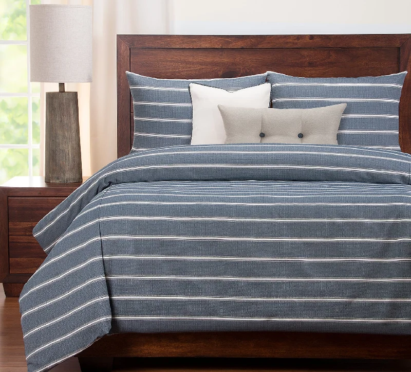 Goose down comforters known for their superior quality and insulationEverlast Hamilton Navy Queen Comforter Set Goose down comforters known for their superior quality and insulationEverlast Hamilton Navy Queen Comforter Set