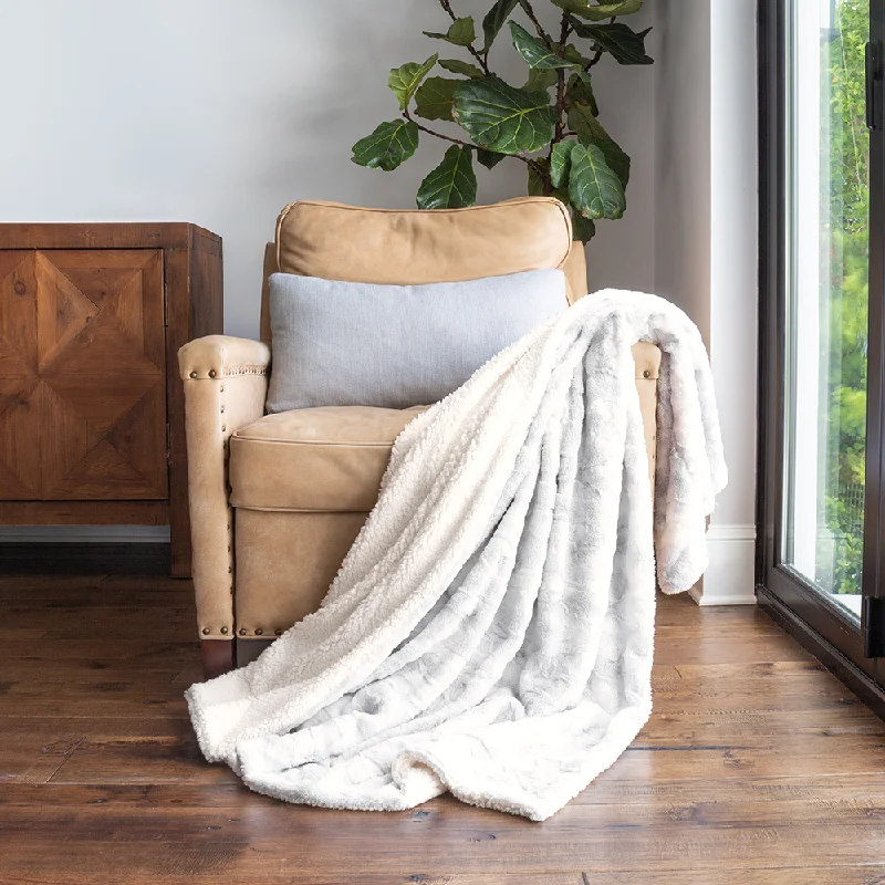 Fleece blankets for a cozy and plush textureFaux Fur Tie Dye Throw Blanket