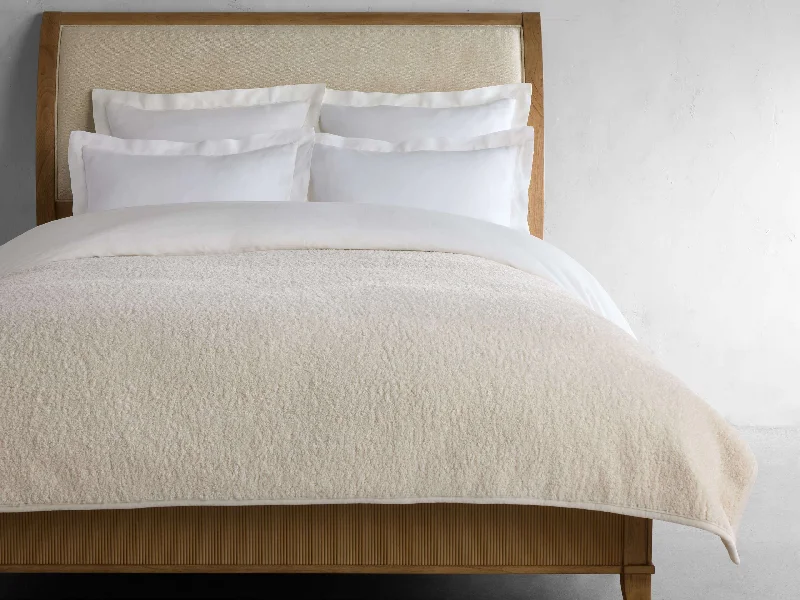 Alpaca wool blankets for a hypoallergenic and warm optionFaux Sherpa Bed Blanket