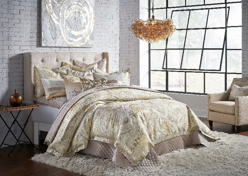 Synthetic fiber duvets filled with microfiber for a soft and lightweight feelFawn Gold Duvet Synthetic fiber duvets filled with microfiber for a soft and lightweight feelFawn Gold Duvet