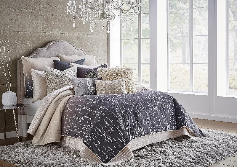 Wool - filled duvets for natural insulation and moisture - wicking propertiesFez Silver Duvet Wool - filled duvets for natural insulation and moisture - wicking propertiesFez Silver Duvet