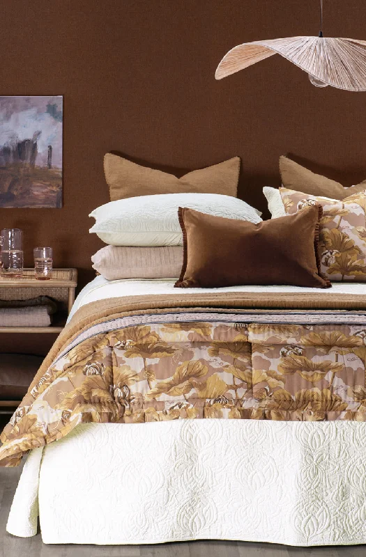 baroque style bedspreads with rich fabrics and elaborate designs for a luxurious lookFleur De L'Eau Bedspread baroque style bedspreads with rich fabrics and elaborate designs for a luxurious lookFleur De L'Eau Bedspread