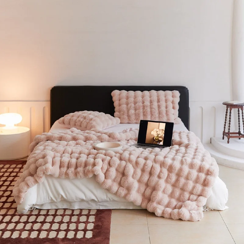 Bamboo fiber blankets with natural antibacterial propertiesFluffy Plush Throw Blanket / Pink Bamboo fiber blankets with natural antibacterial propertiesFluffy Plush Throw Blanket / Pink