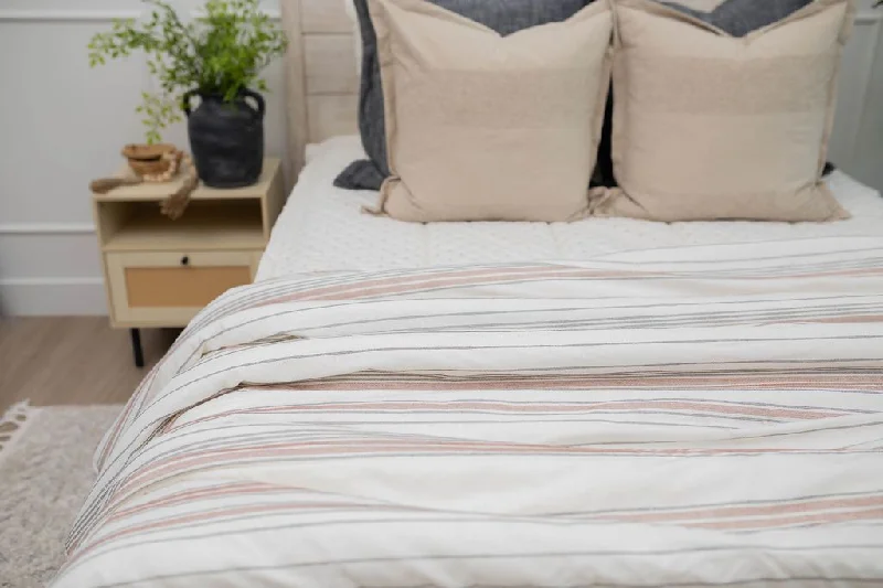 Microfiber blankets that are durable and easy to care forFranklin Luxe Blanket