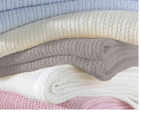 Silk blankets with a smooth and elegant touchGiggle Baby - Organic Cotton Cot Blanket - Grey / Green Trim 120x100cm. Silk blankets with a smooth and elegant touchGiggle Baby - Organic Cotton Cot Blanket - Grey / Green Trim 120x100cm.