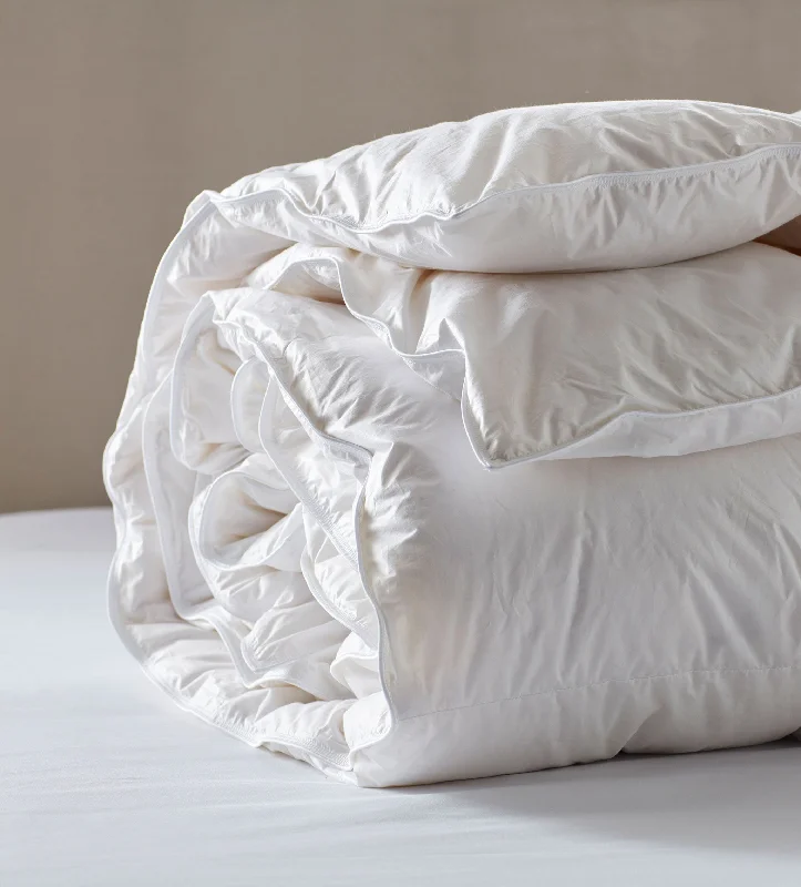 Full - size duvets for full - sized beds in guest rooms or smaller bedroomsGolden Goose Duvet - 100% Hungarian Goose Down Full - size duvets for full - sized beds in guest rooms or smaller bedroomsGolden Goose Duvet - 100% Hungarian Goose Down