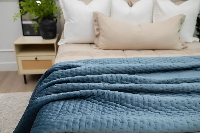 Recycled polyester blankets for an eco - conscious optionHalston Luxe Blanket