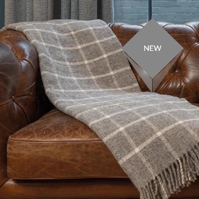 Alpaca wool blankets for a hypoallergenic and warm optionHarlech Blankets