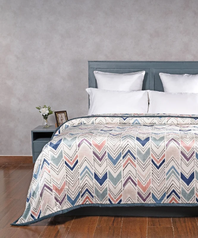 Recycled polyester blankets for an eco - conscious optionHE Eternal Embrace Double Blanket, 290GSM, 100% Polyster, Chester Recycled polyester blankets for an eco - conscious optionHE Eternal Embrace Double Blanket, 290GSM, 100% Polyster, Chester
