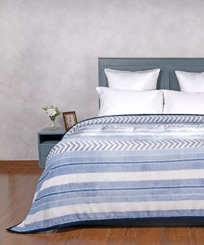 Chenille blankets with a thick and fuzzy textureHE Eternal Embrace Double Blanket, 290GSM, 100% Polyster, Jane Chenille blankets with a thick and fuzzy textureHE Eternal Embrace Double Blanket, 290GSM, 100% Polyster, Jane