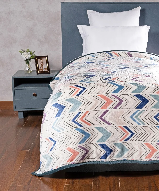 King - size blankets to cover large beds comfortablyHE Eternal Embrace Single Blanket, 290GSM, 100% Polyster, Chester King - size blankets to cover large beds comfortablyHE Eternal Embrace Single Blanket, 290GSM, 100% Polyster, Chester