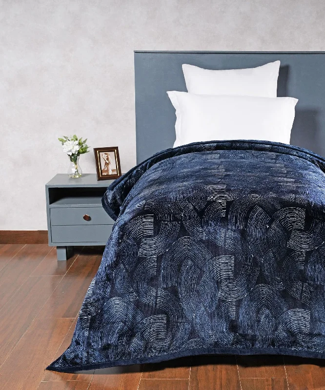 Silk blankets with a smooth and elegant touchHE Eternal Embrace Single Blanket, 290GSM, 100% Polyster, Metro Silk blankets with a smooth and elegant touchHE Eternal Embrace Single Blanket, 290GSM, 100% Polyster, Metro
