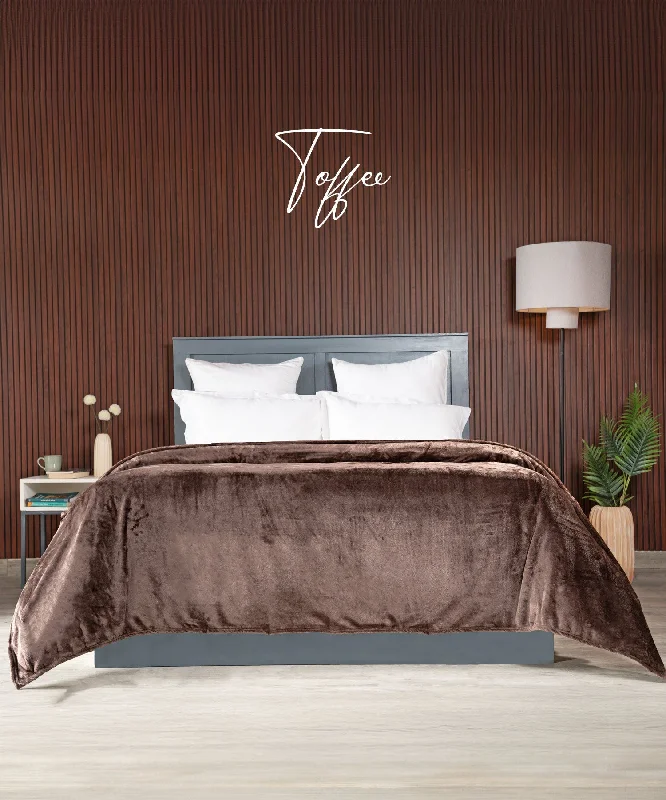 Recycled polyester blankets for an eco - conscious optionHE Style me Solid Double Blanket, 290GSM, 100% Polyster, Toffee Recycled polyester blankets for an eco - conscious optionHE Style me Solid Double Blanket, 290GSM, 100% Polyster, Toffee