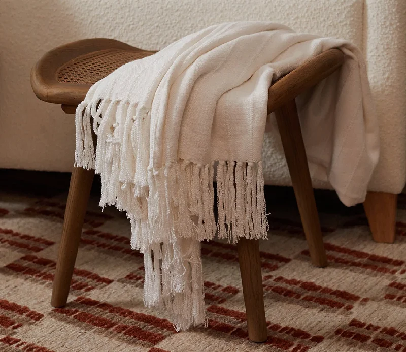 Acrylic blankets for a soft and affordable alternativeVilla by Classic Home Hunter Throw Blanket Acrylic blankets for a soft and affordable alternativeVilla by Classic Home Hunter Throw Blanket