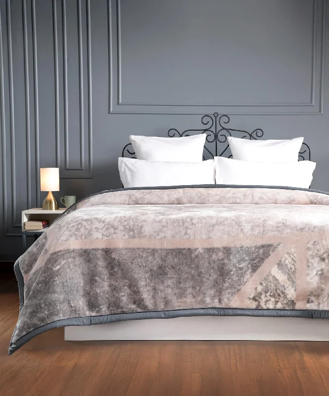 Bamboo fiber blankets with natural antibacterial propertiesIndulgence Plush Paradise Double Blanket, 2.20MX2.40M, 5.5kg, Farrago Bamboo fiber blankets with natural antibacterial propertiesIndulgence Plush Paradise Double Blanket, 2.20MX2.40M, 5.5kg, Farrago
