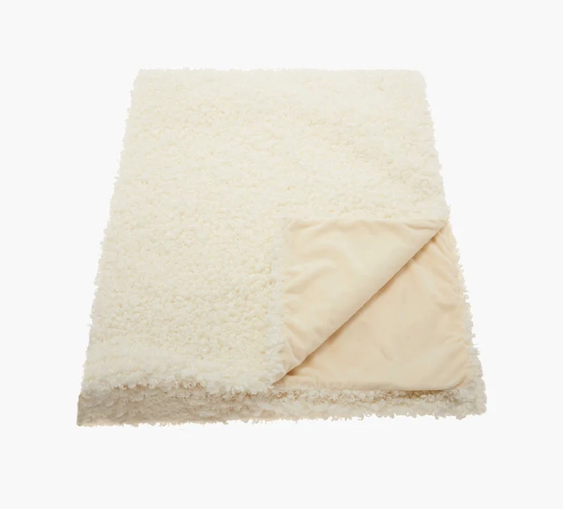 Chenille blankets with a thick and fuzzy textureIvory Faux Fur Throw 50 x 60