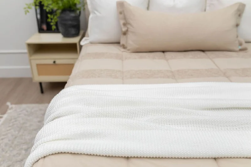 Alpaca wool blankets for a hypoallergenic and warm optionJameson Throw