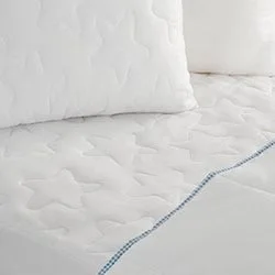 Wool - filled mattresses for natural insulation and moisture - wickingJunior Mattress Protector Wool - filled mattresses for natural insulation and moisture - wickingJunior Mattress Protector