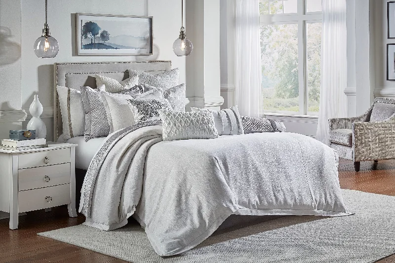 Full - size duvets for full - sized beds in guest rooms or smaller bedroomsLyra Duvet Set Full - size duvets for full - sized beds in guest rooms or smaller bedroomsLyra Duvet Set